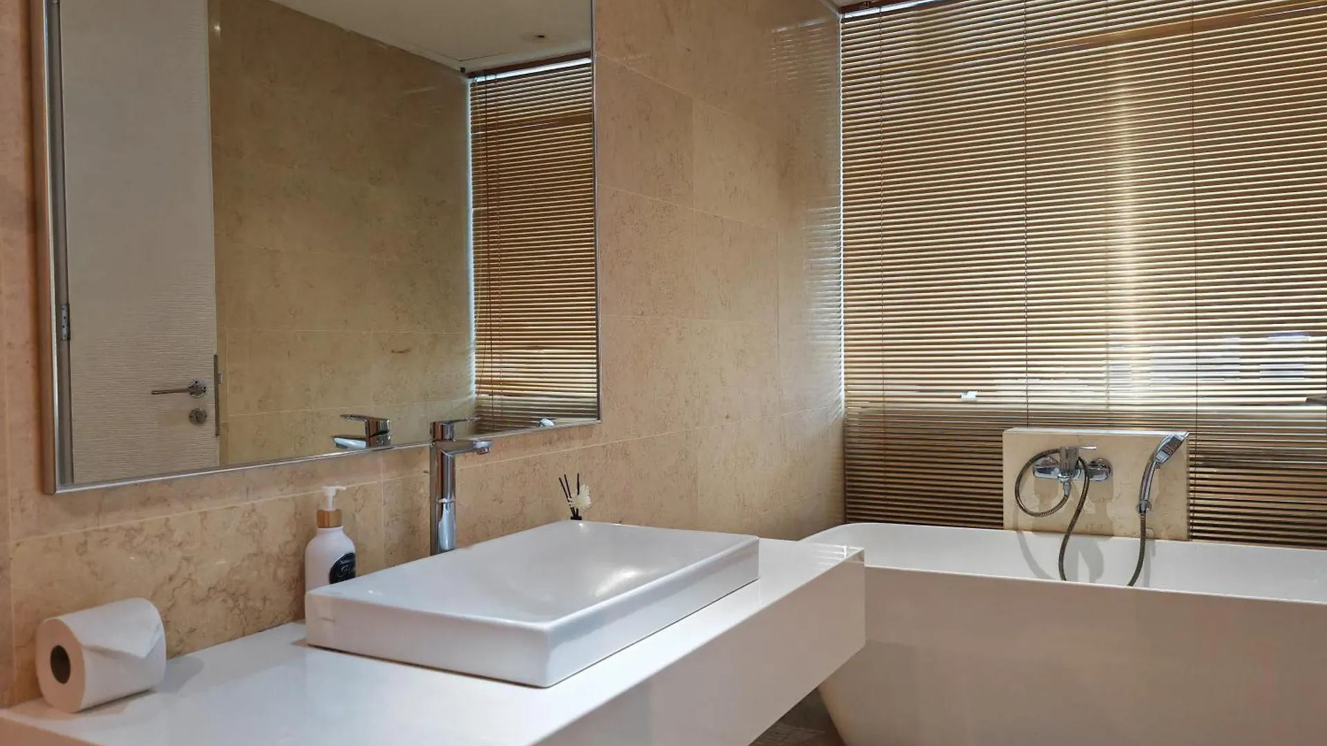 Luxe Romance With Seaview & Bathtub - Jazz Suites By Ocean Luxe Tanjung Tokong Διαμέρισμα